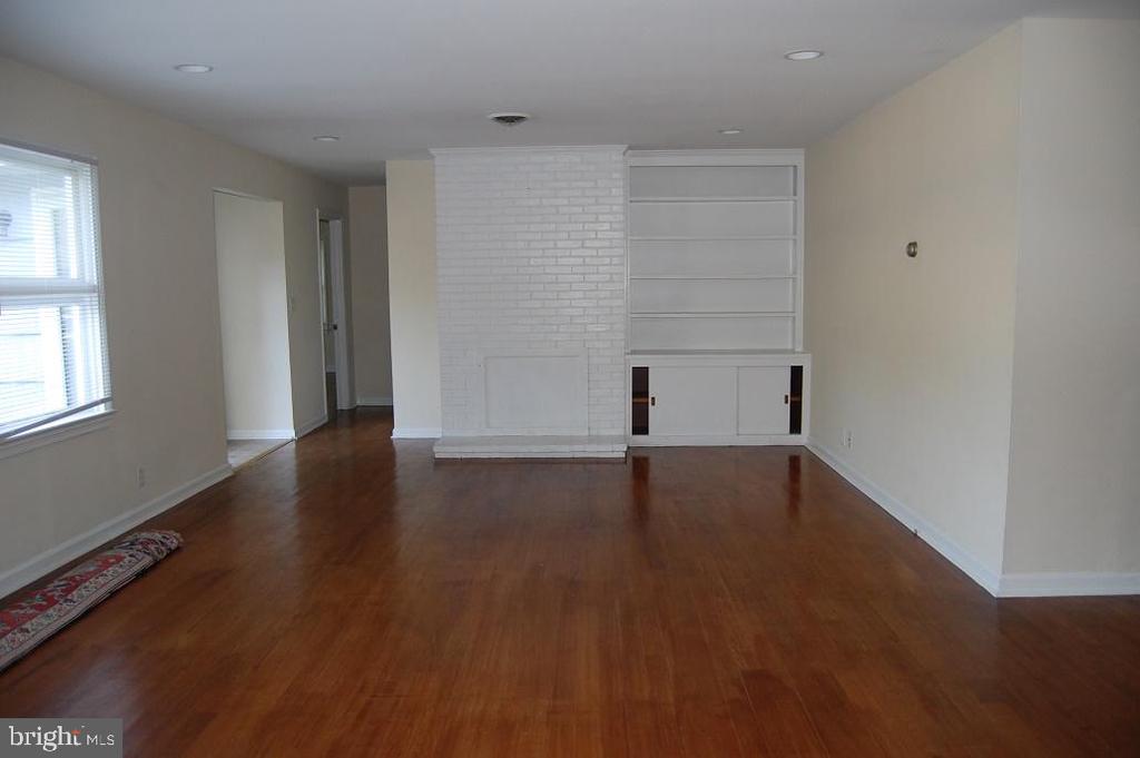 1016 RIVERVIEW TER