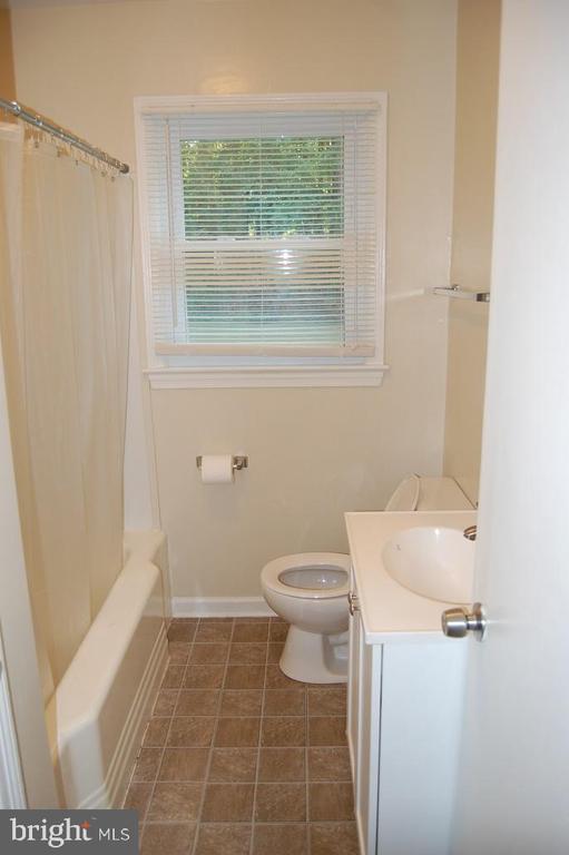 1016 RIVERVIEW TER