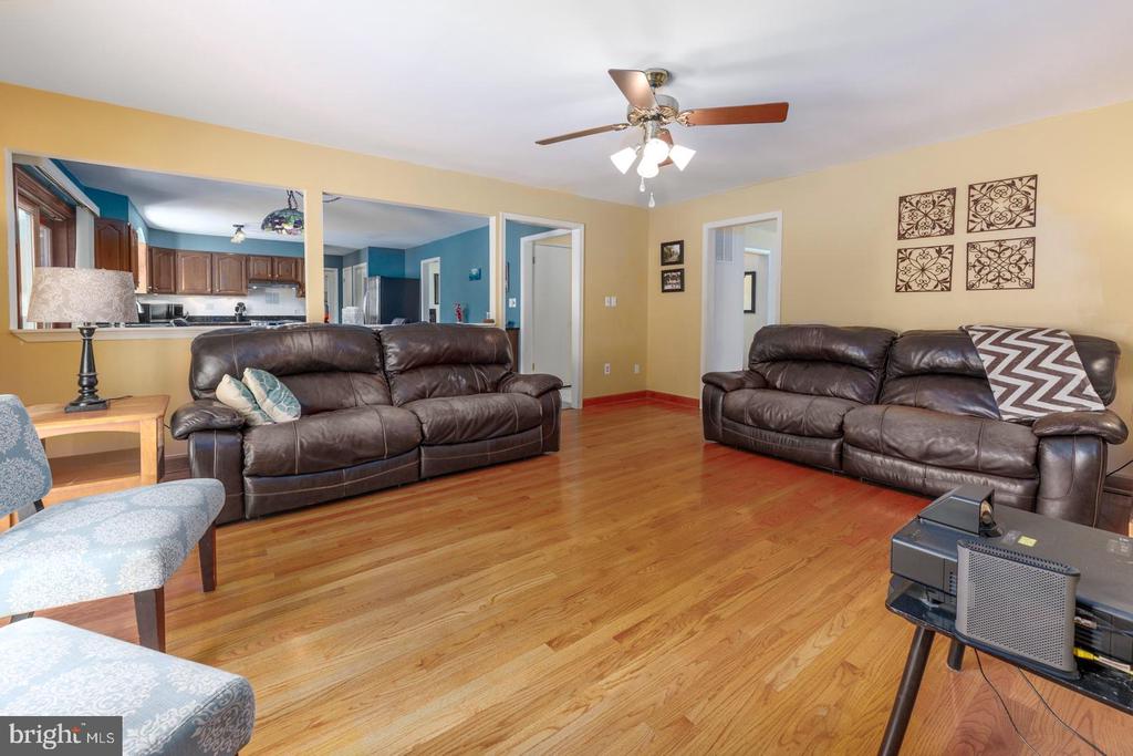 5395 Wellington Dr