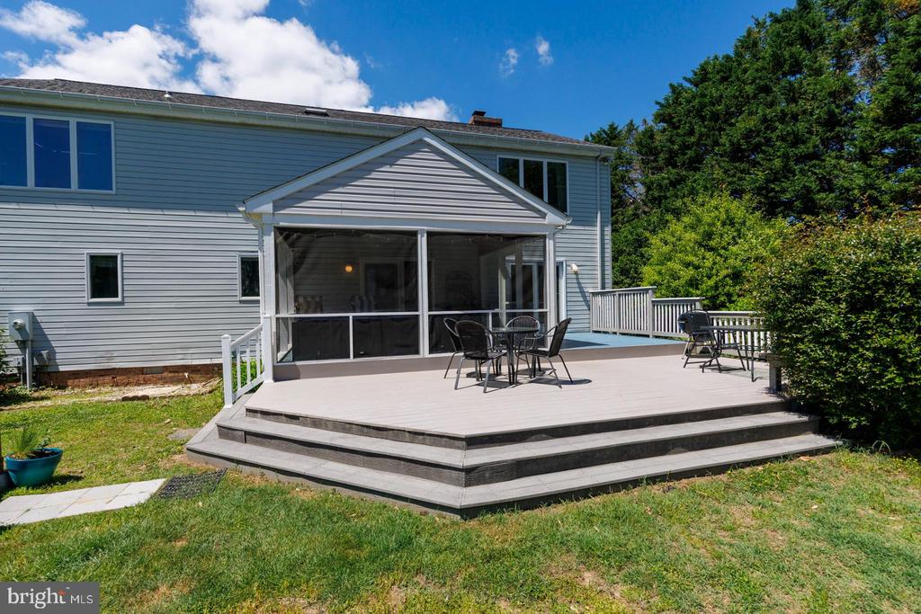5395 Wellington Dr