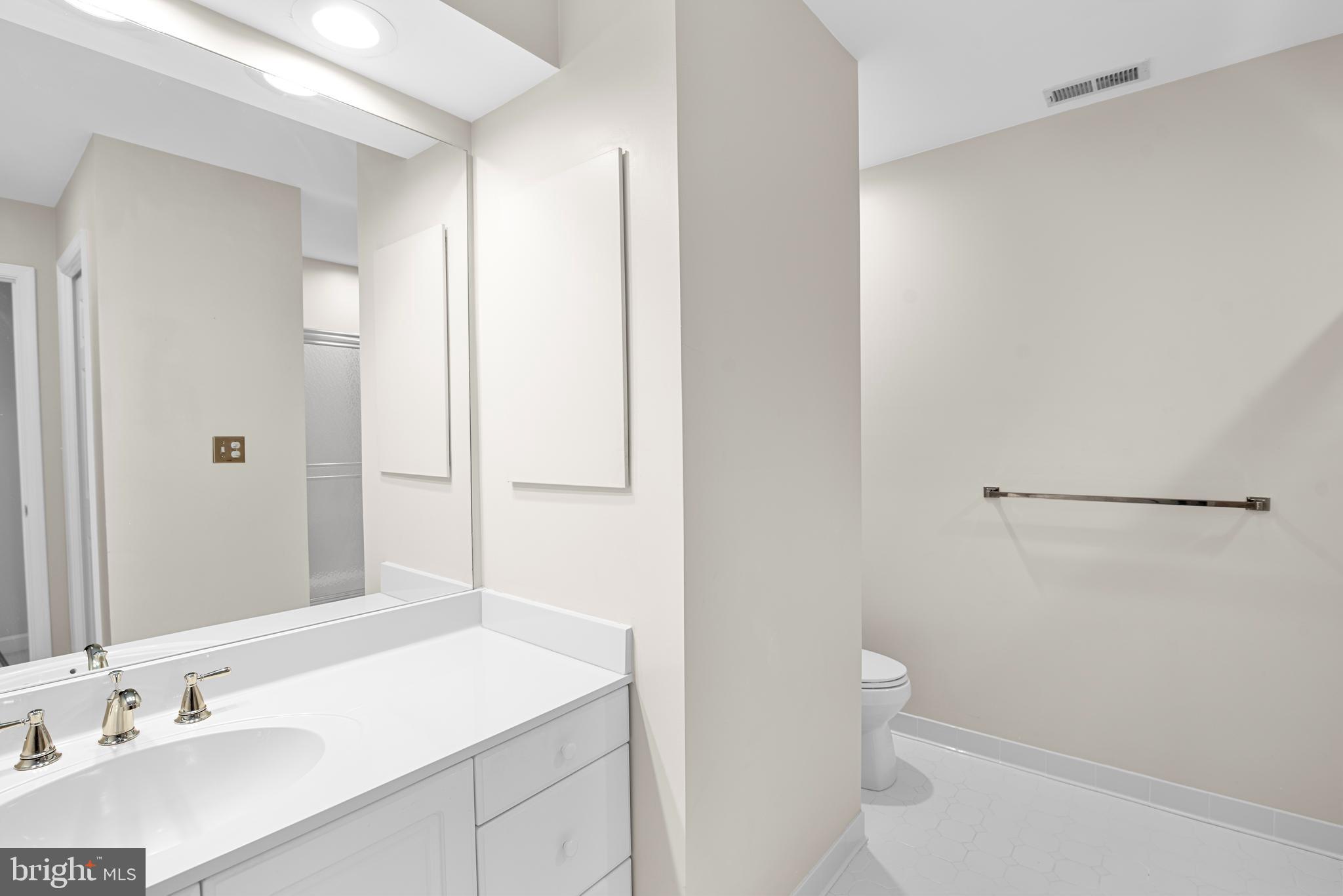 1175 S WASHINGTON ST #18