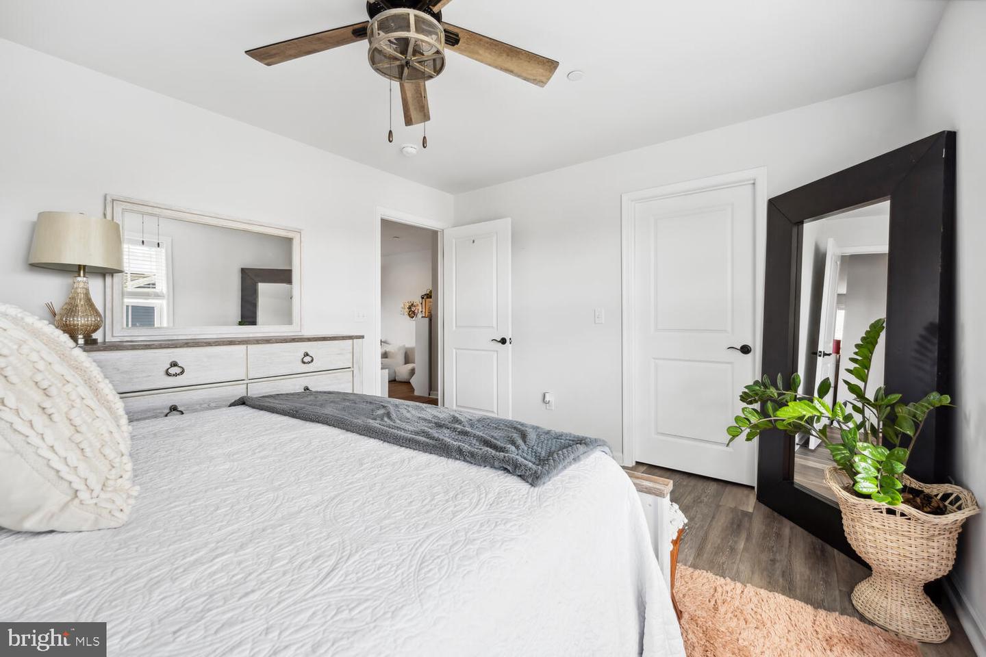 8127 Easton Village Dr