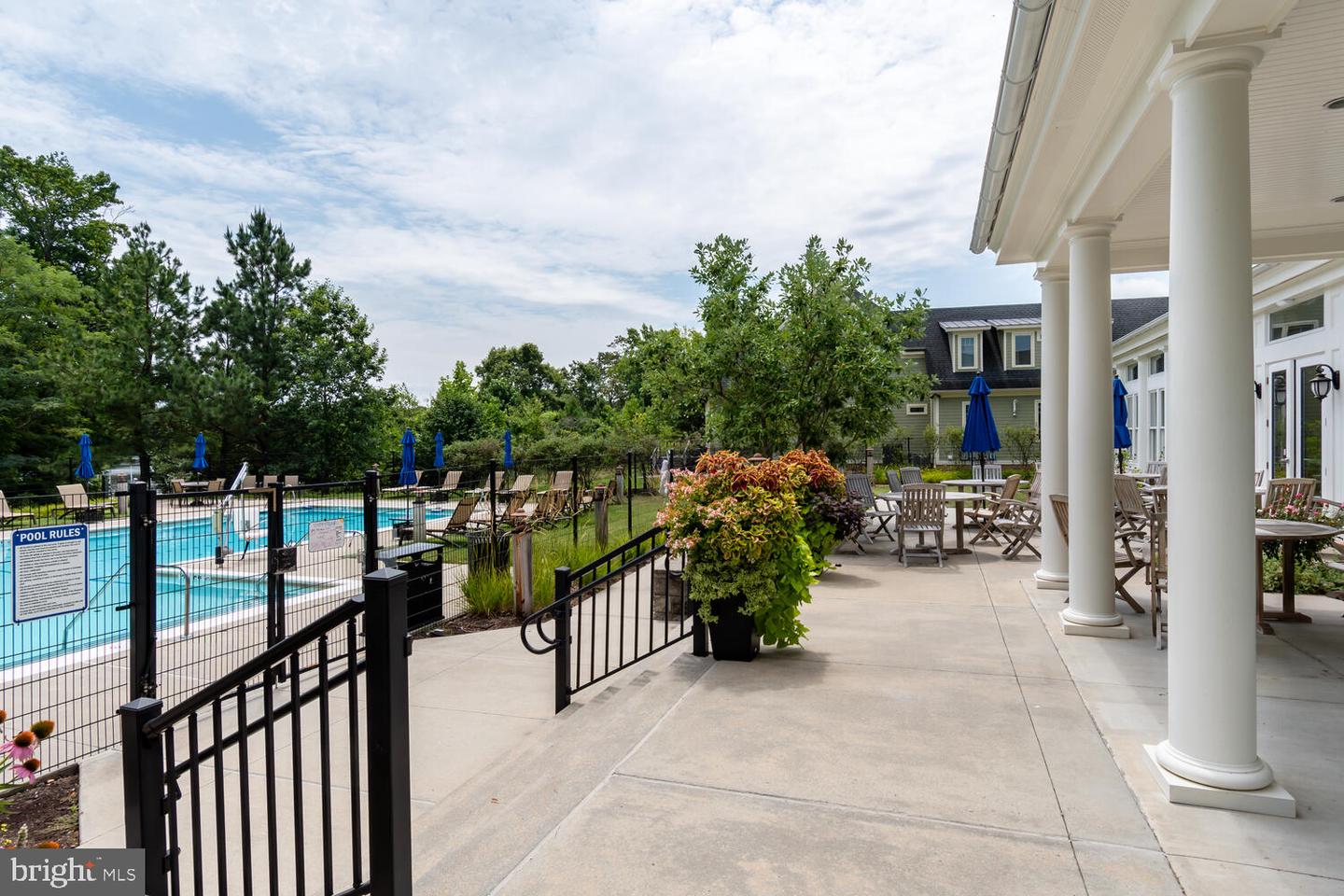 8127 Easton Village Dr