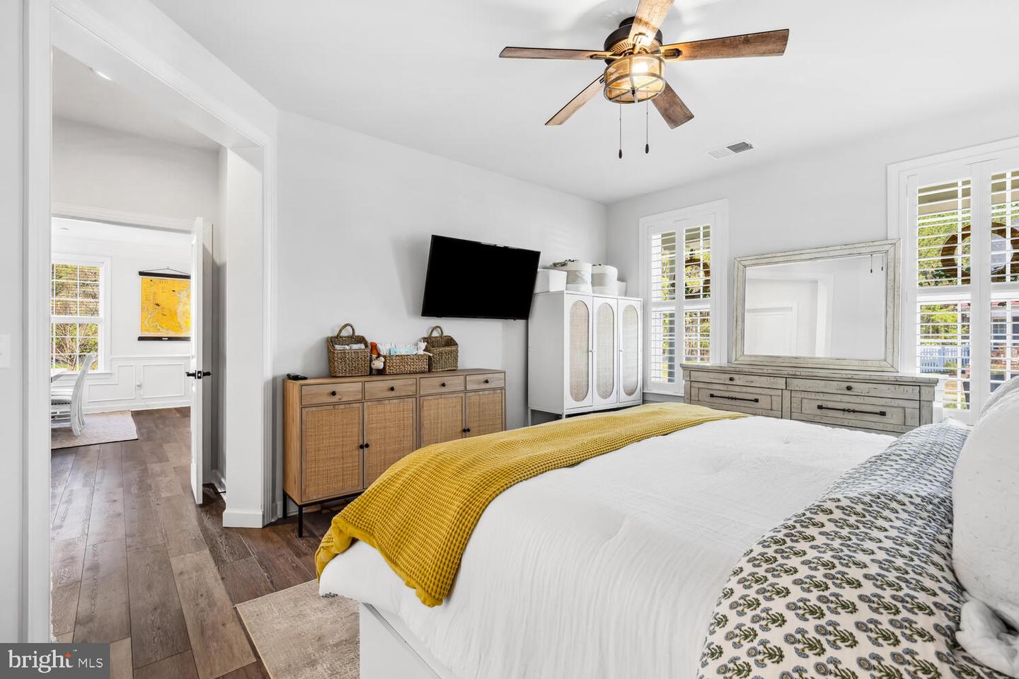 8127 Easton Village Dr