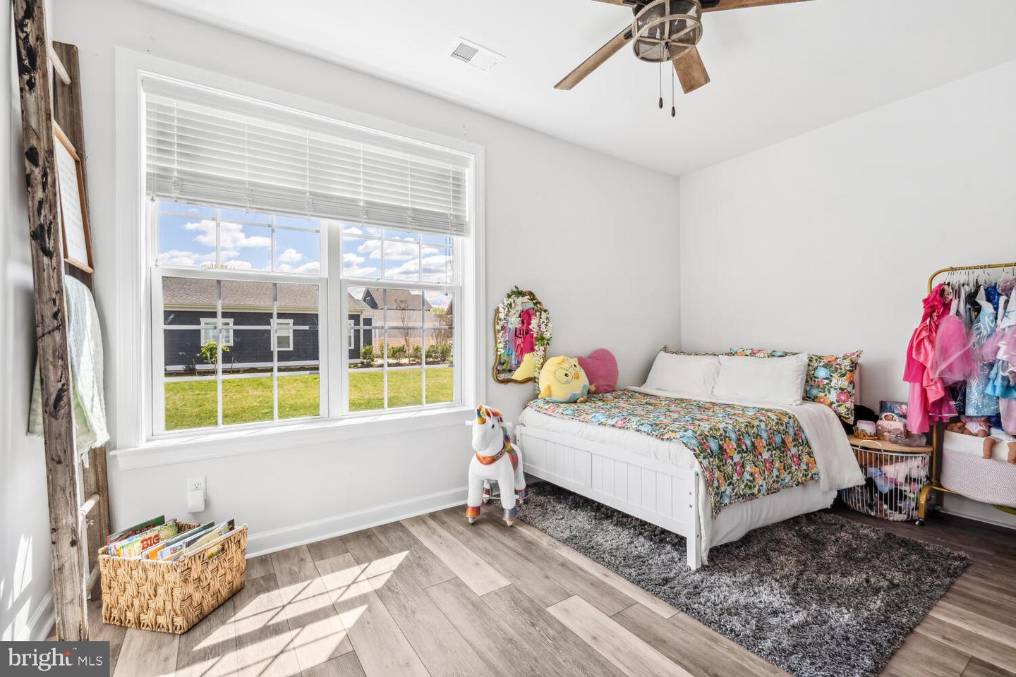 8127 Easton Village Dr