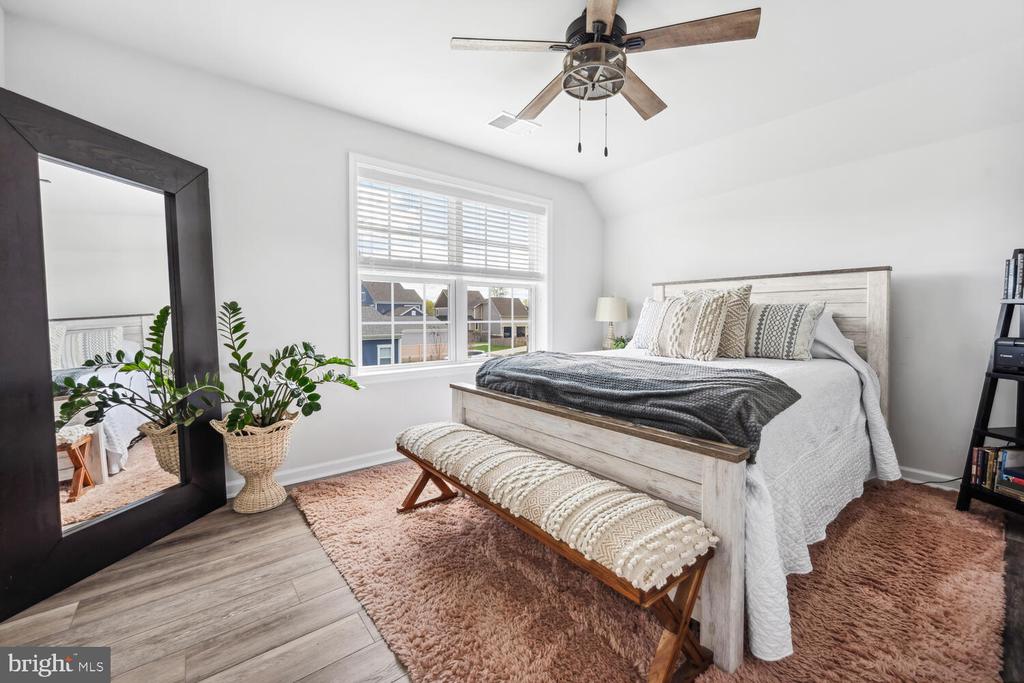 8127 Easton Village Dr