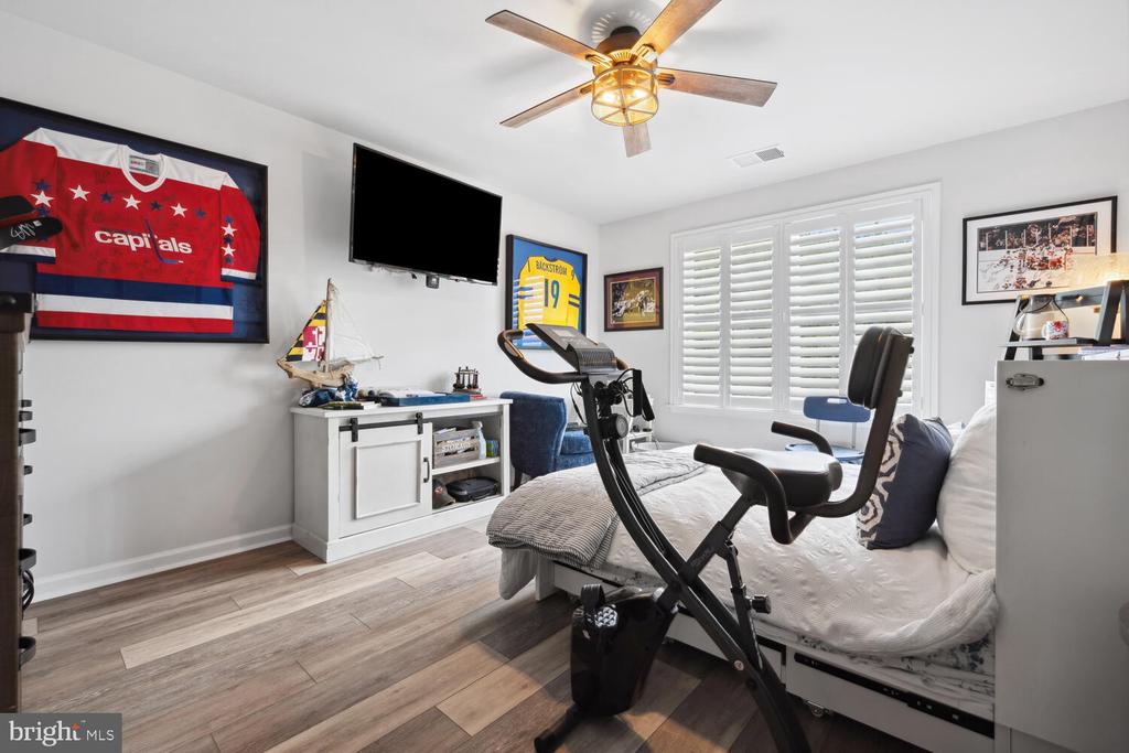 8127 Easton Village Dr