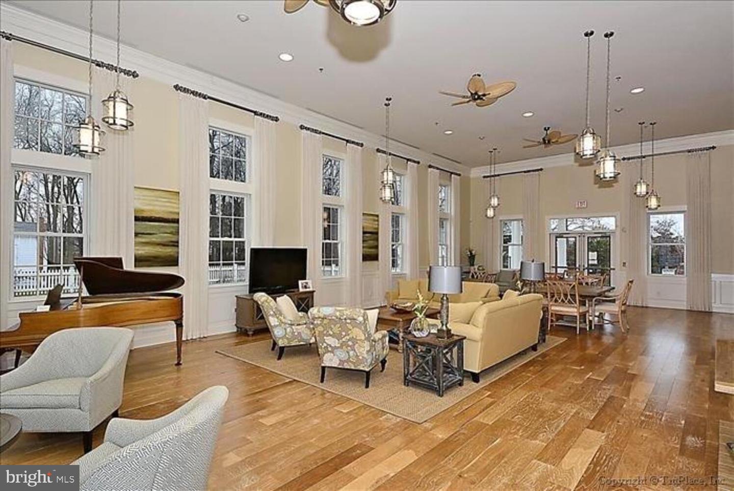 8127 Easton Village Dr