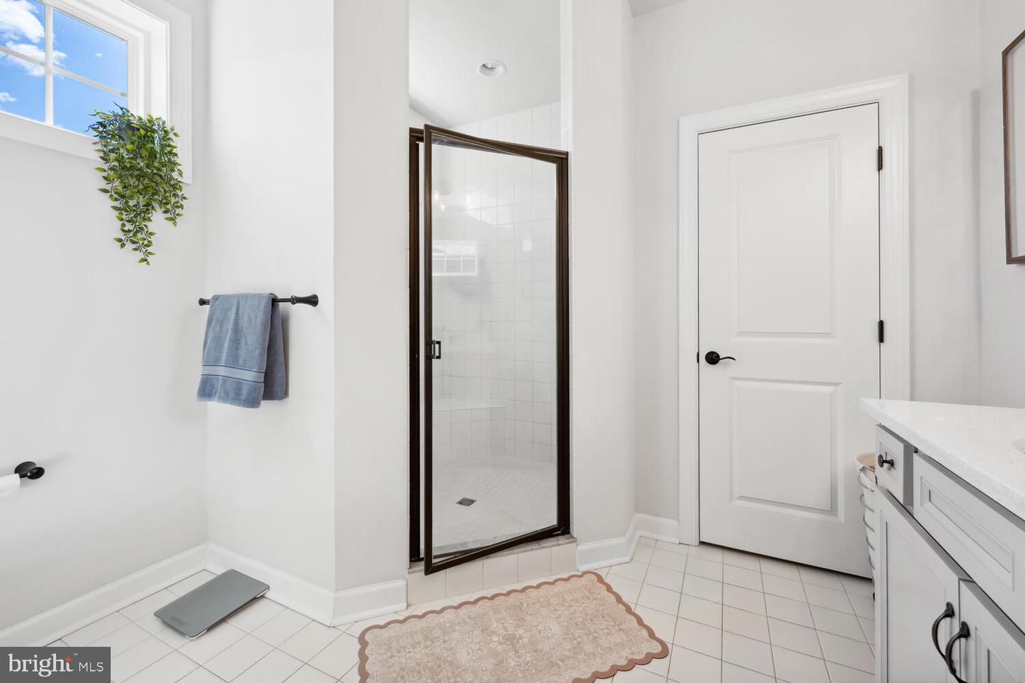 8127 Easton Village Dr