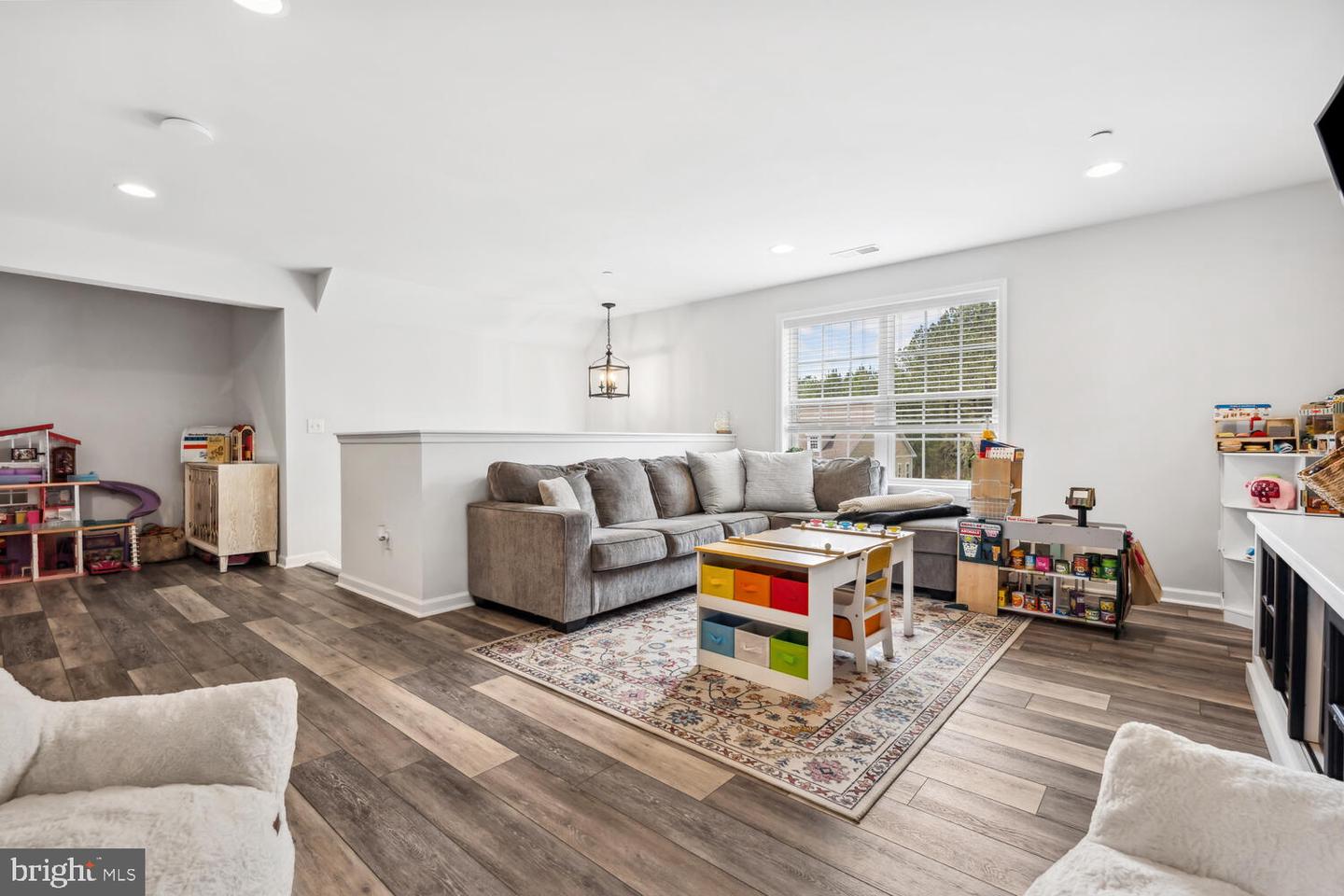 8127 Easton Village Dr
