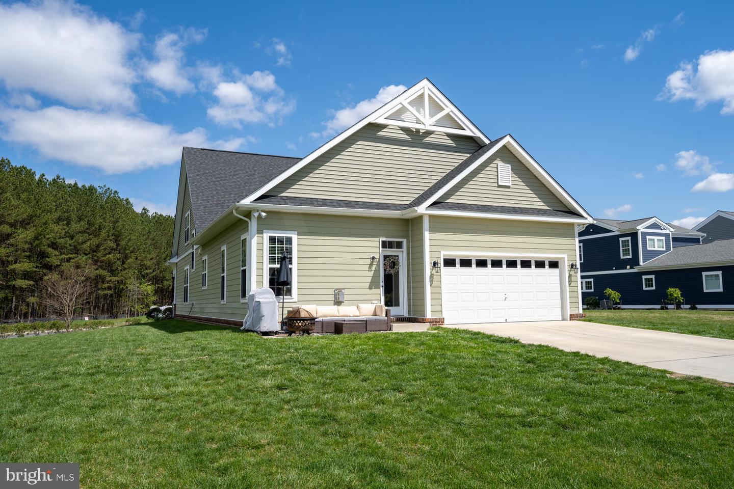 8127 Easton Village Dr