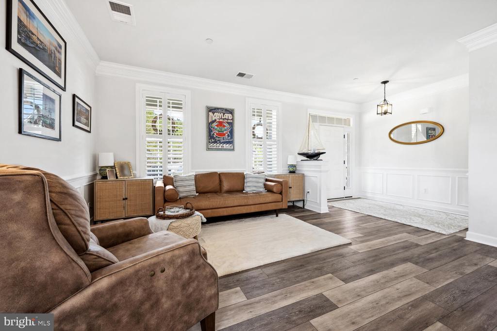8127 Easton Village Dr