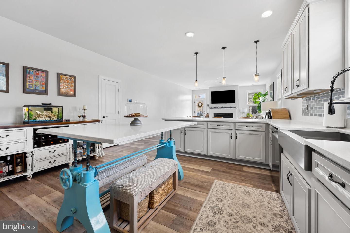 8127 Easton Village Dr