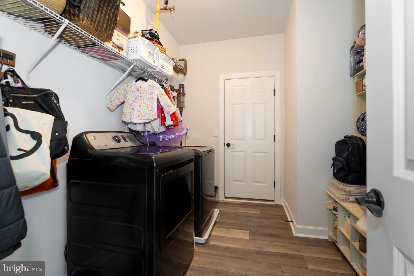 8127 Easton Village Dr