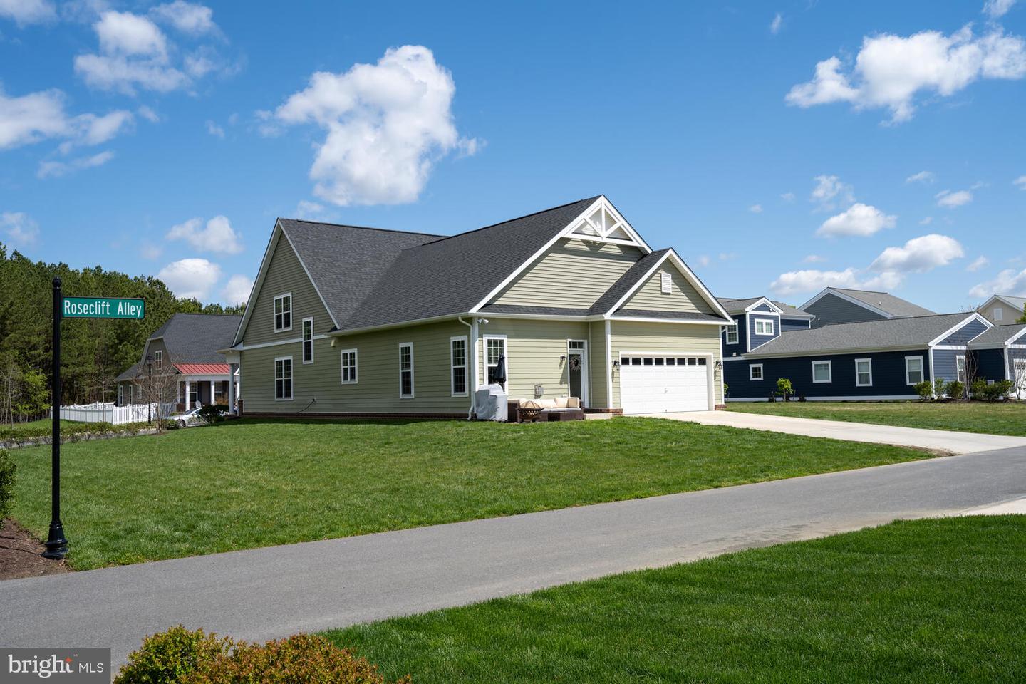 8127 Easton Village Dr