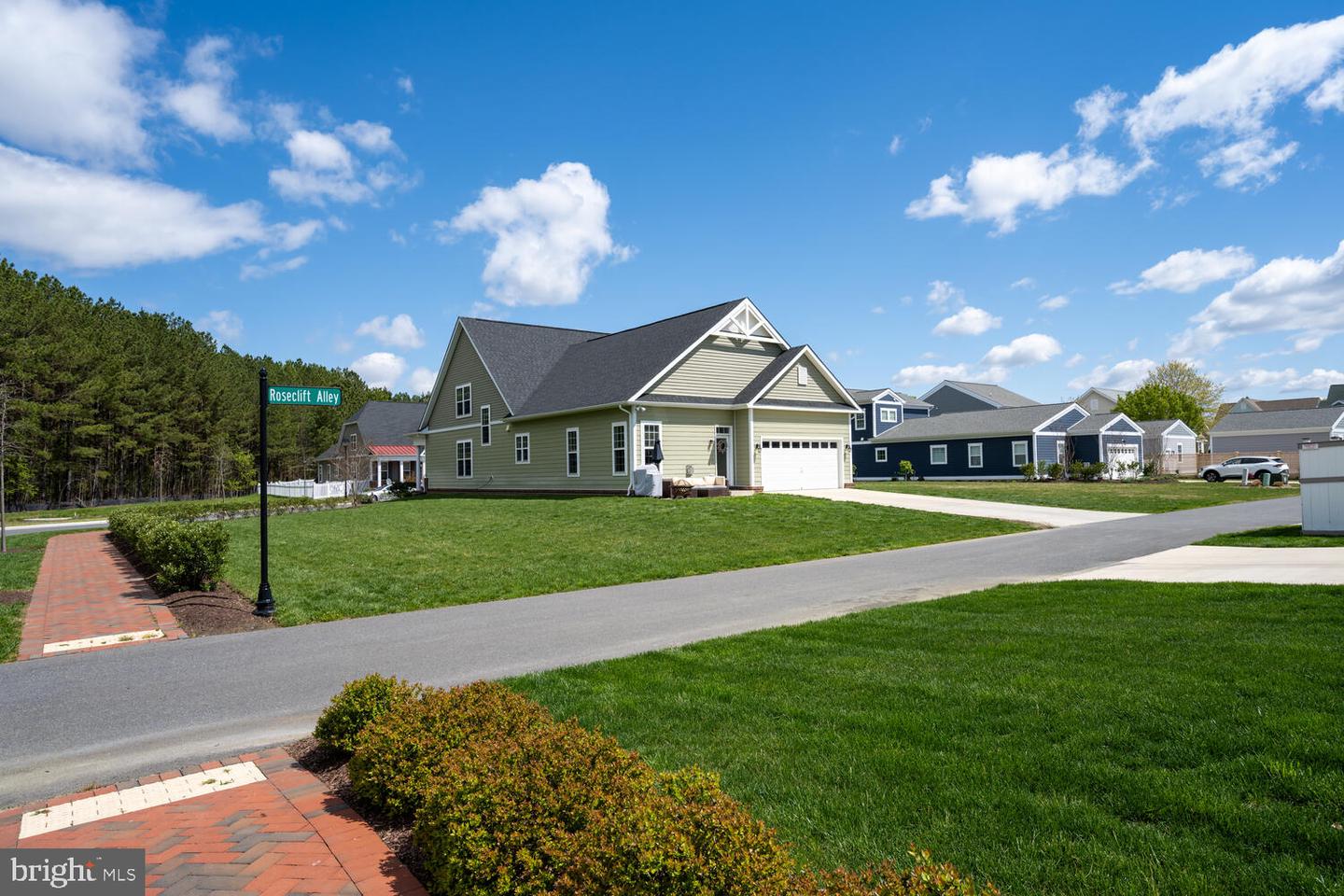 8127 Easton Village Dr