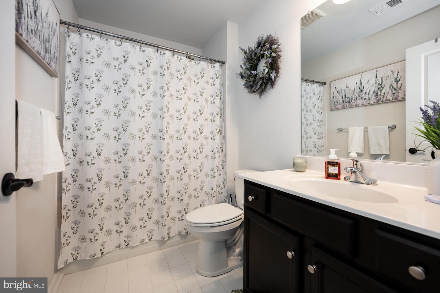 8127 Easton Village Dr
