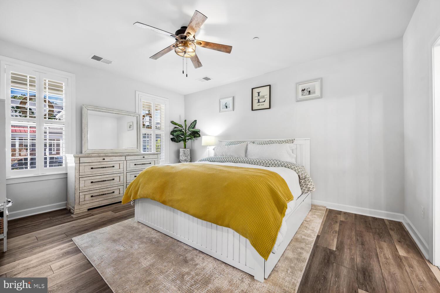 8127 Easton Village Dr
