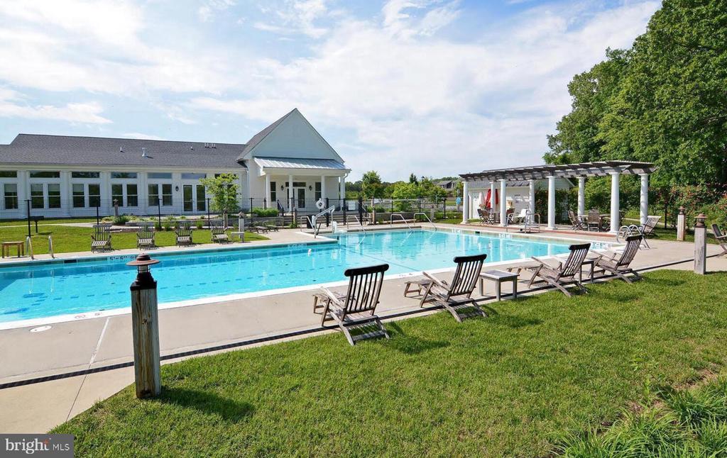 8127 Easton Village Dr