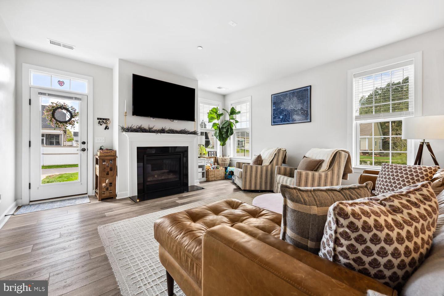 8127 Easton Village Dr