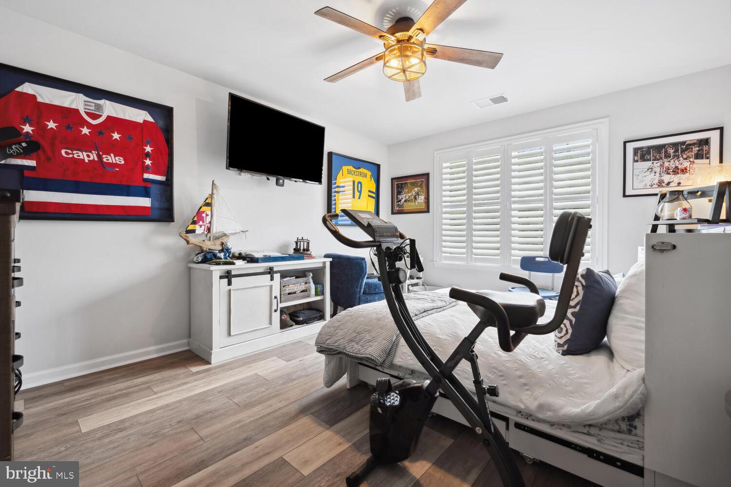 8127 Easton Village Dr