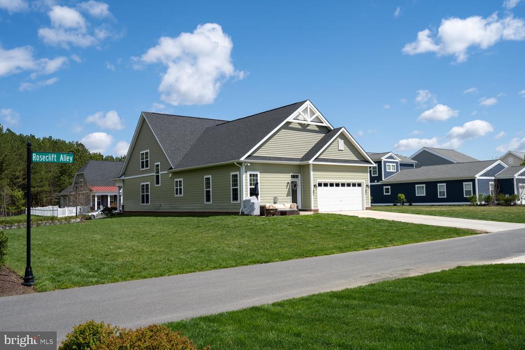 8127 Easton Village Dr