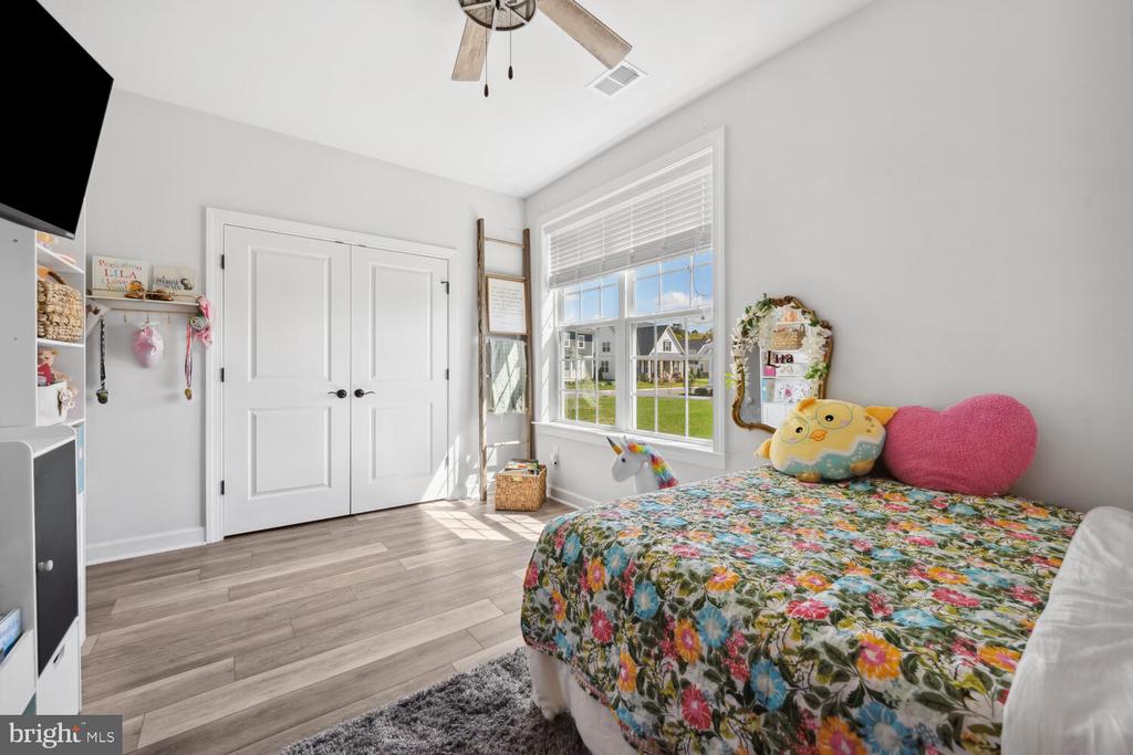 8127 Easton Village Dr