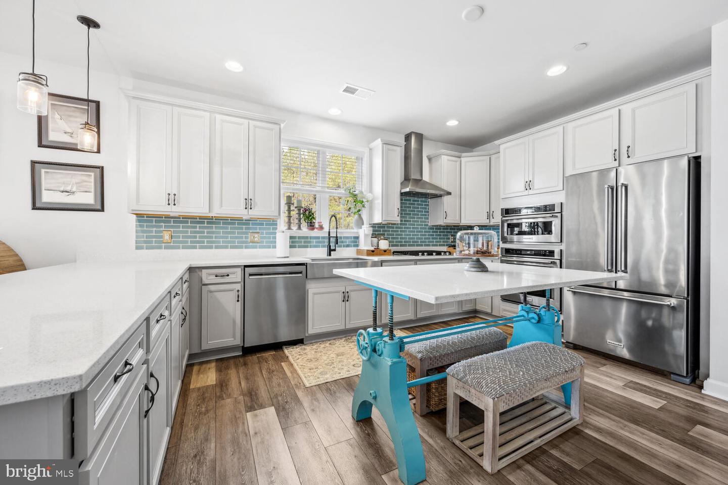8127 Easton Village Dr
