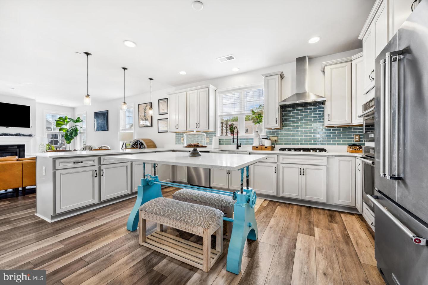 8127 Easton Village Dr