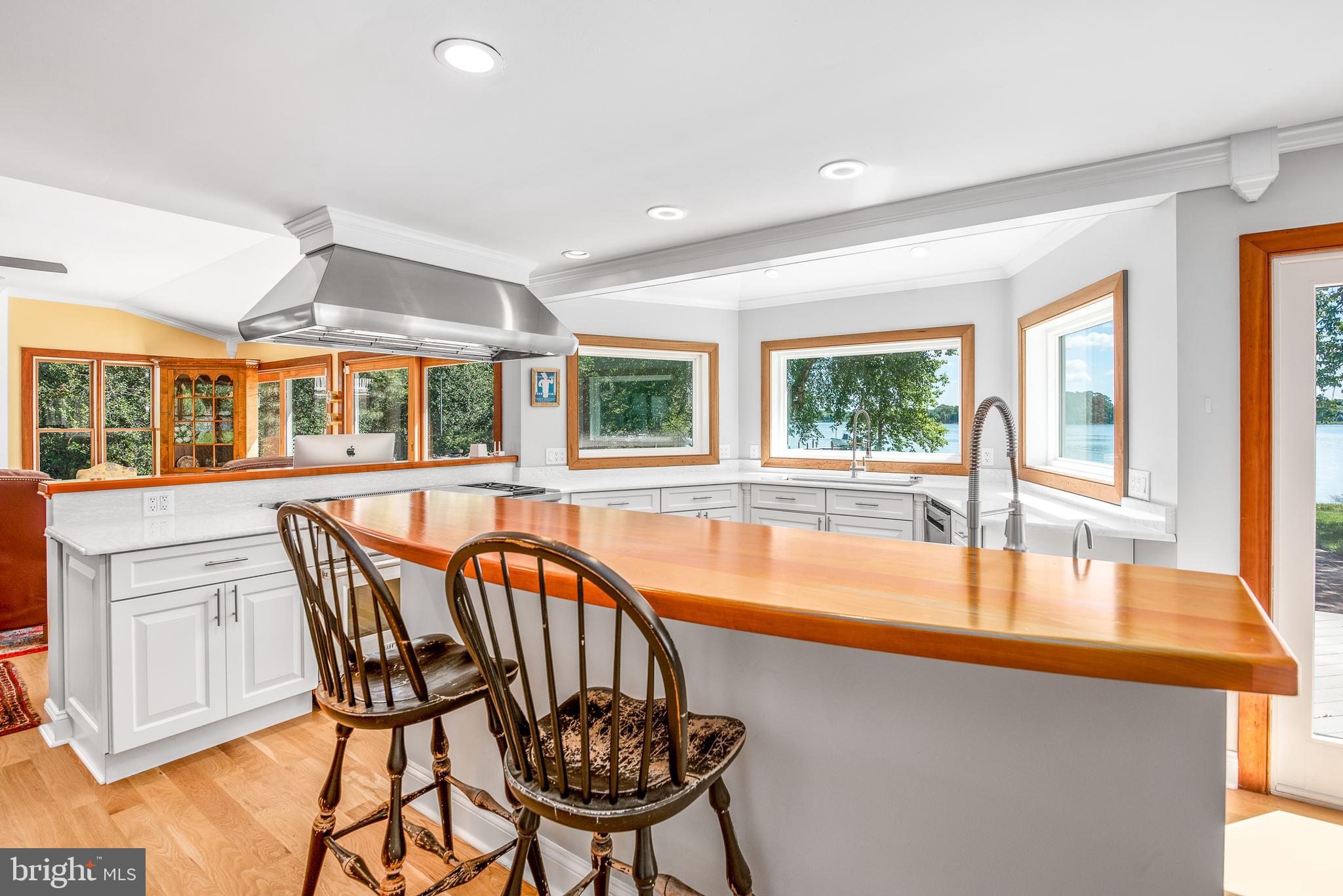 6884 Travelers Rest Cir