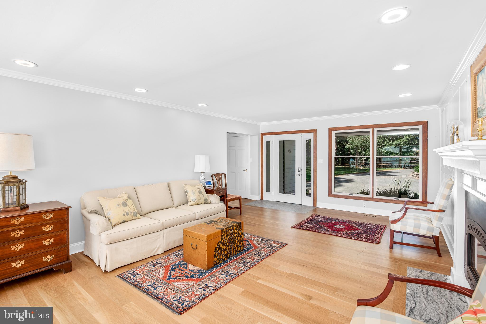 6884 Travelers Rest Cir