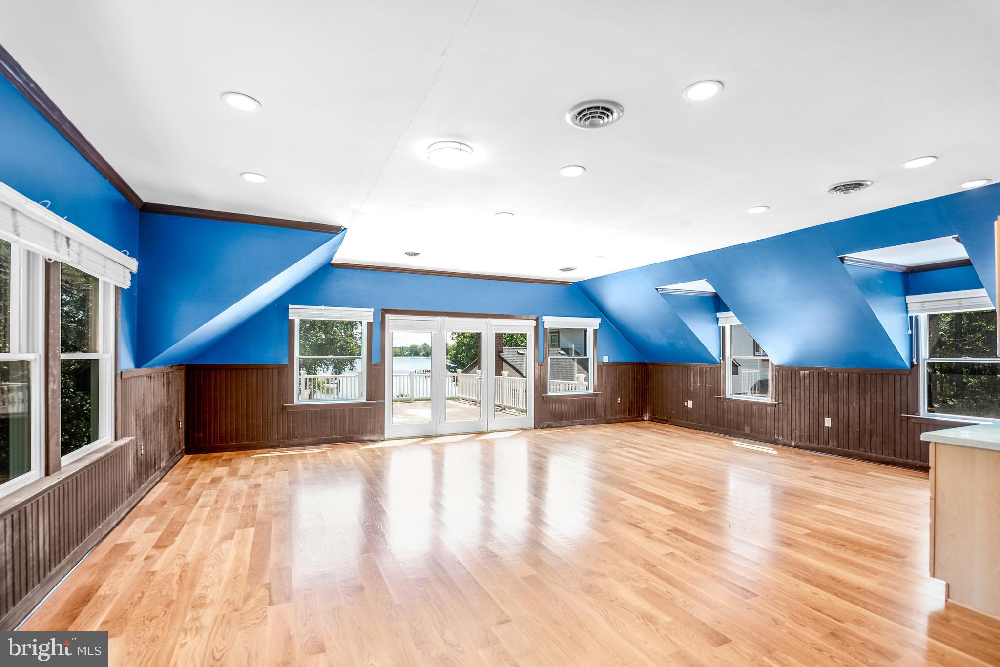 6884 Travelers Rest Cir