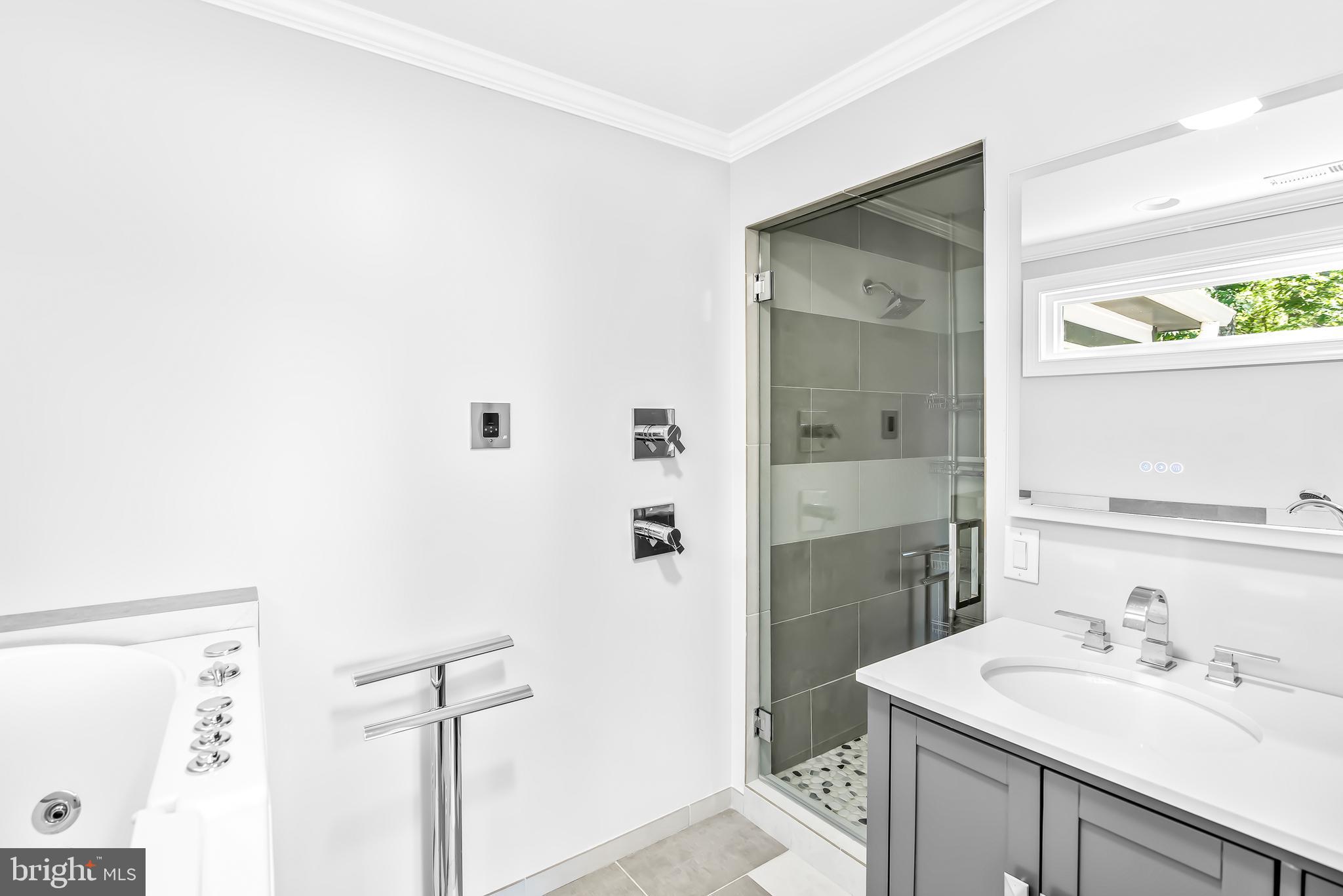 6884 Travelers Rest Cir