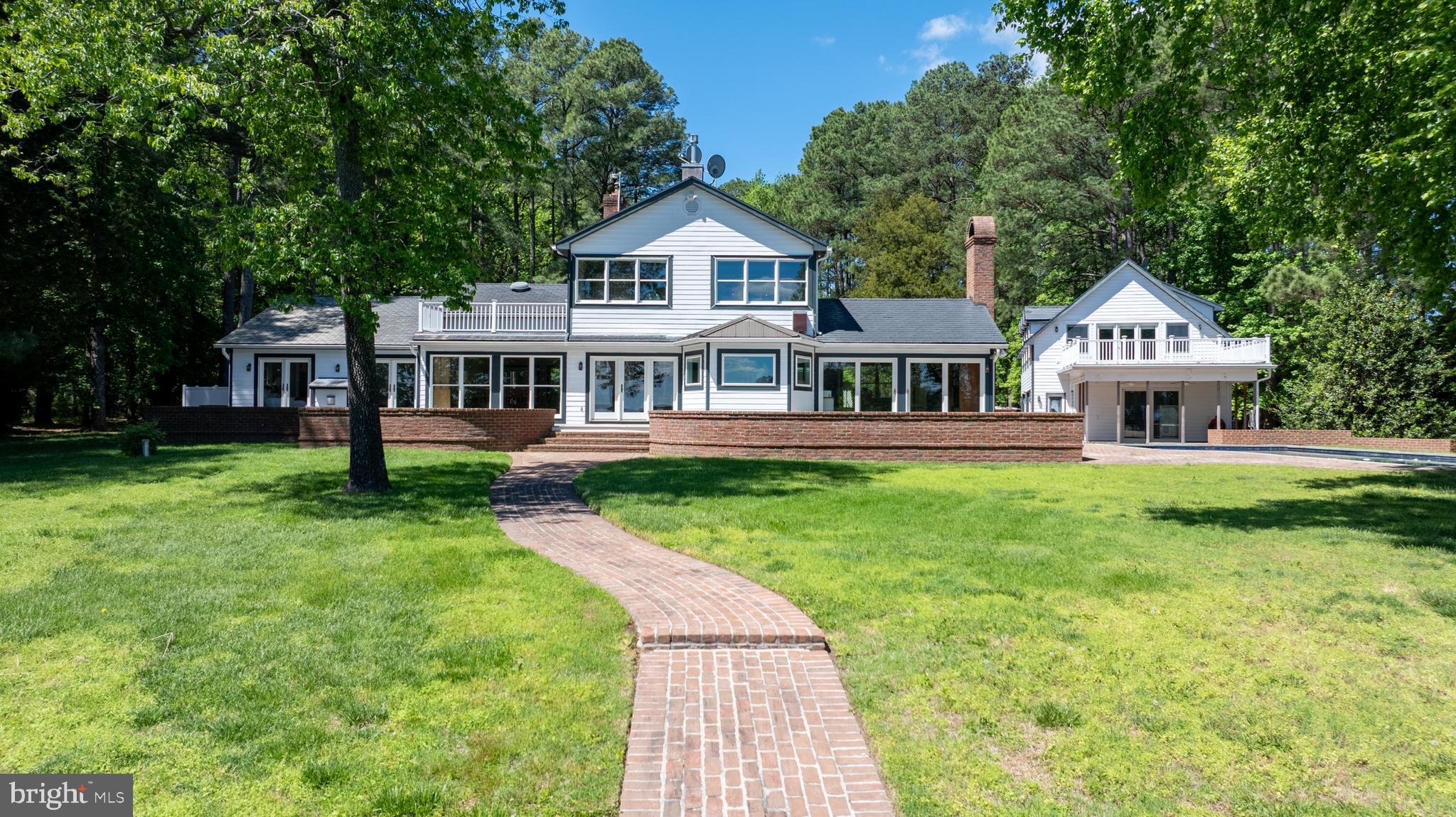 6884 Travelers Rest Cir