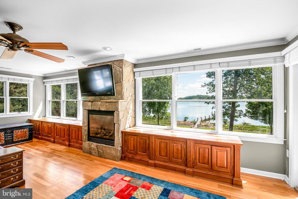6884 Travelers Rest Cir