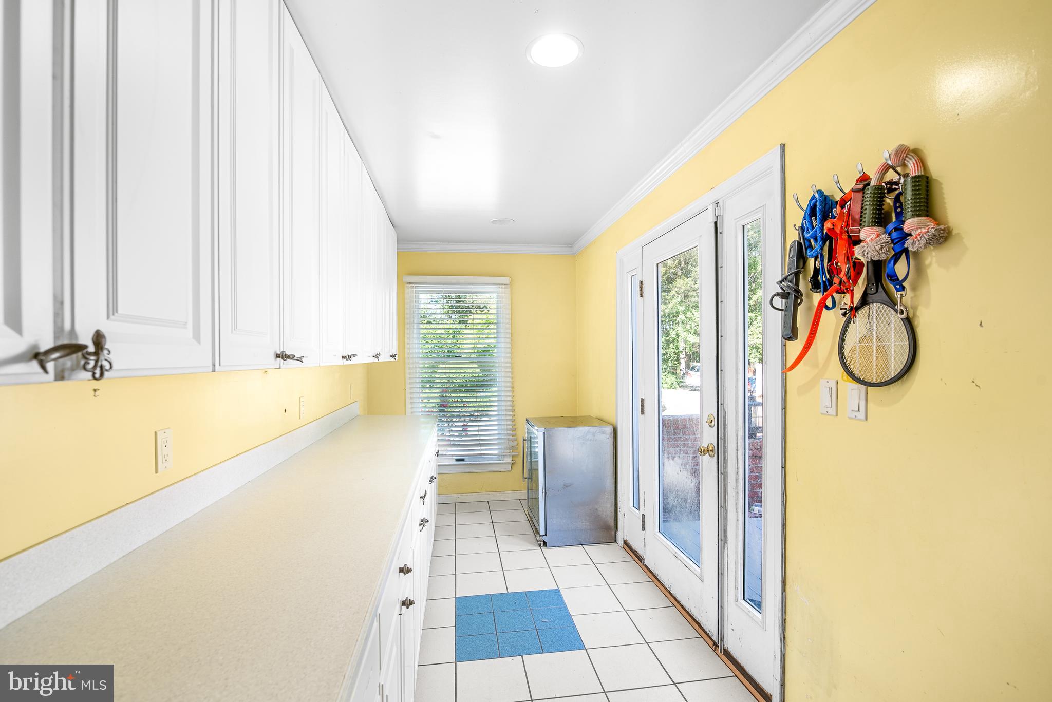 6884 Travelers Rest Cir