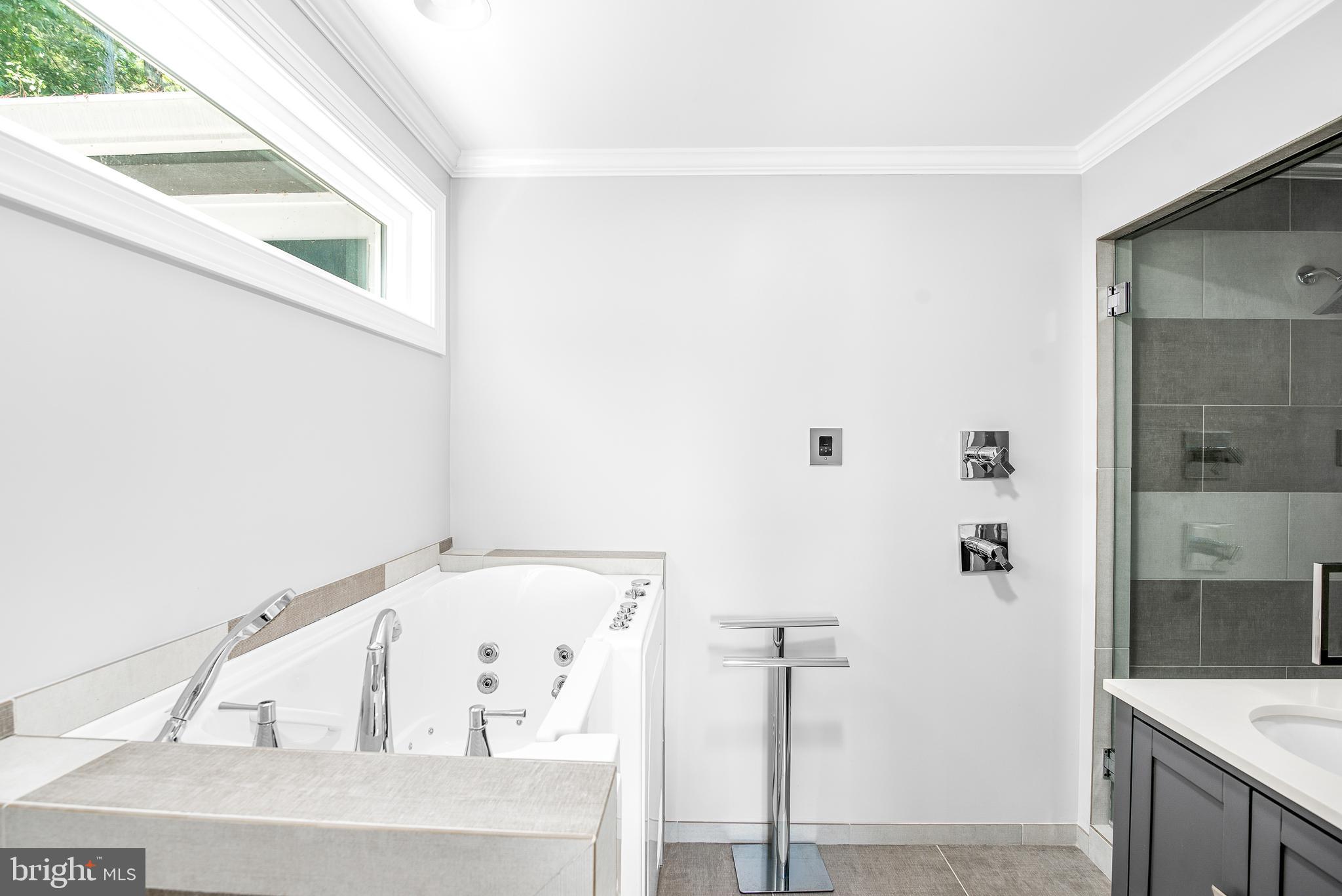 6884 Travelers Rest Cir