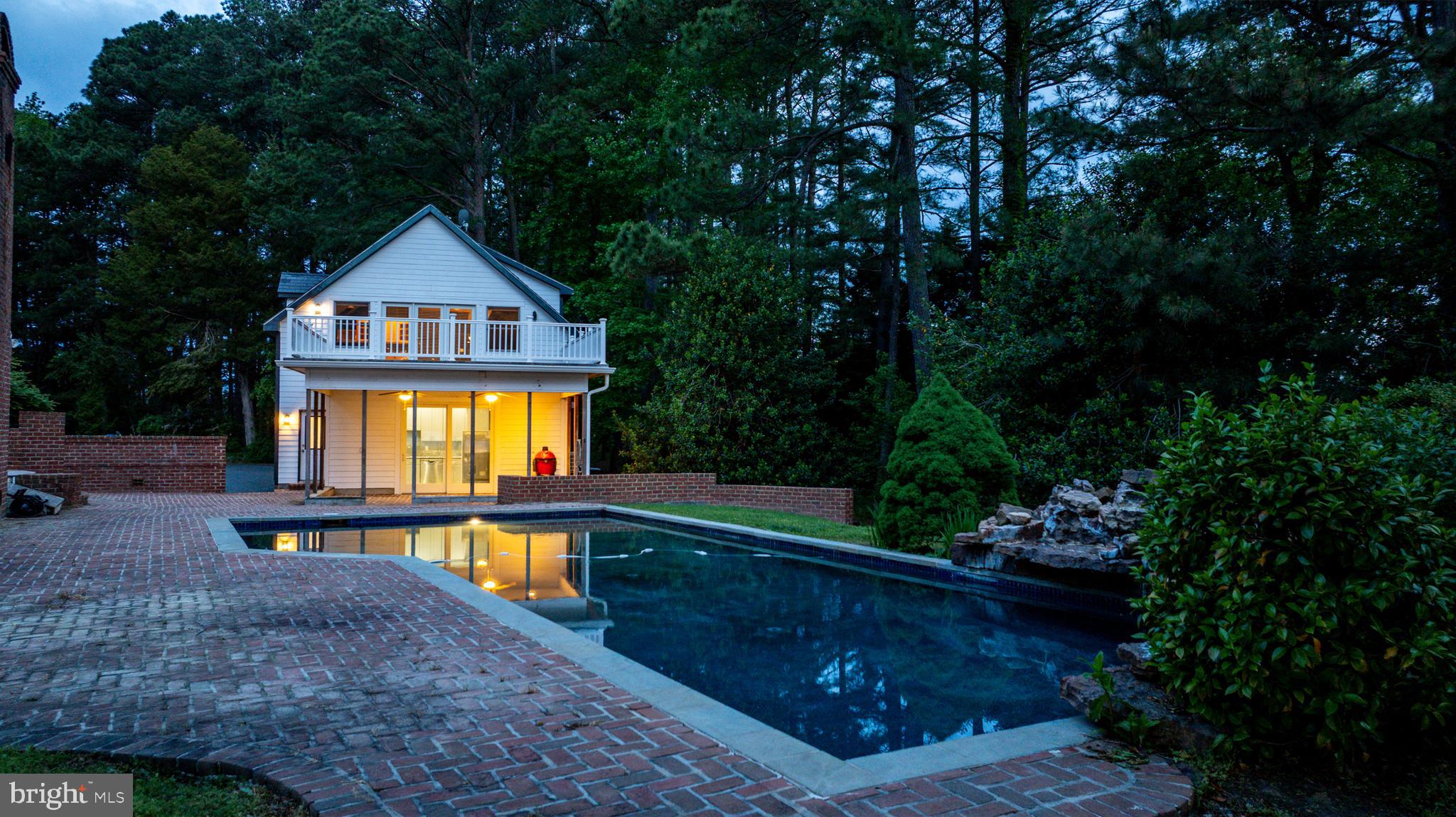 6884 Travelers Rest Cir