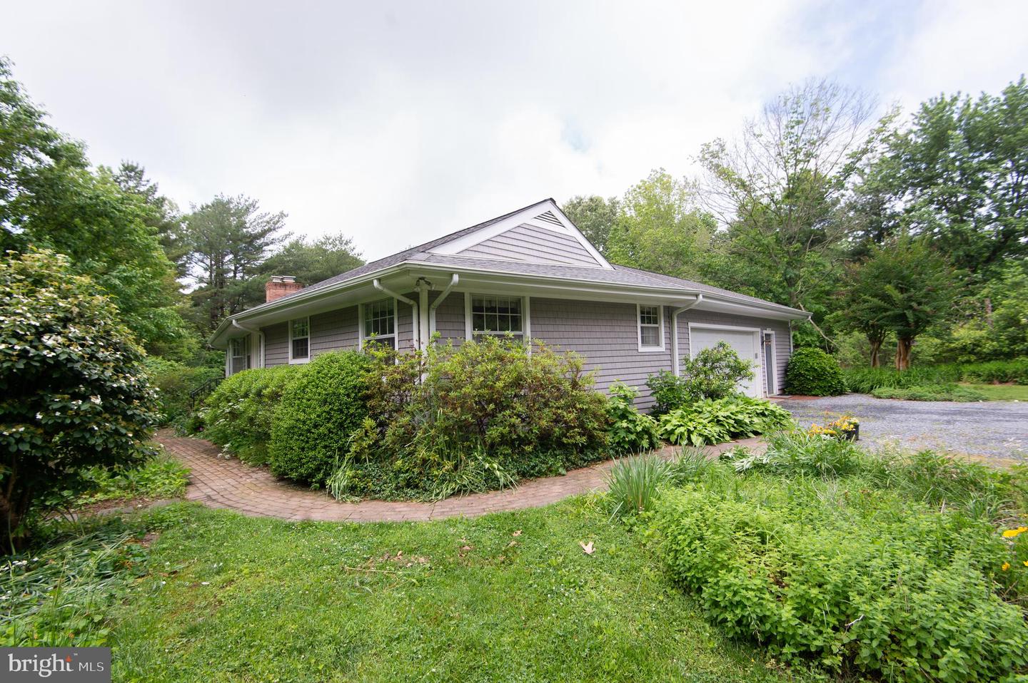 6456 Fairway Ln