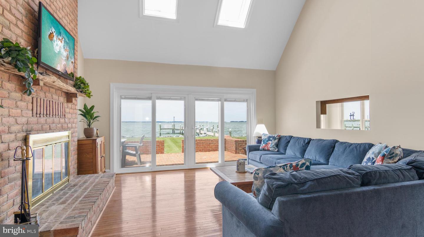 1702 Ferry Point Ct