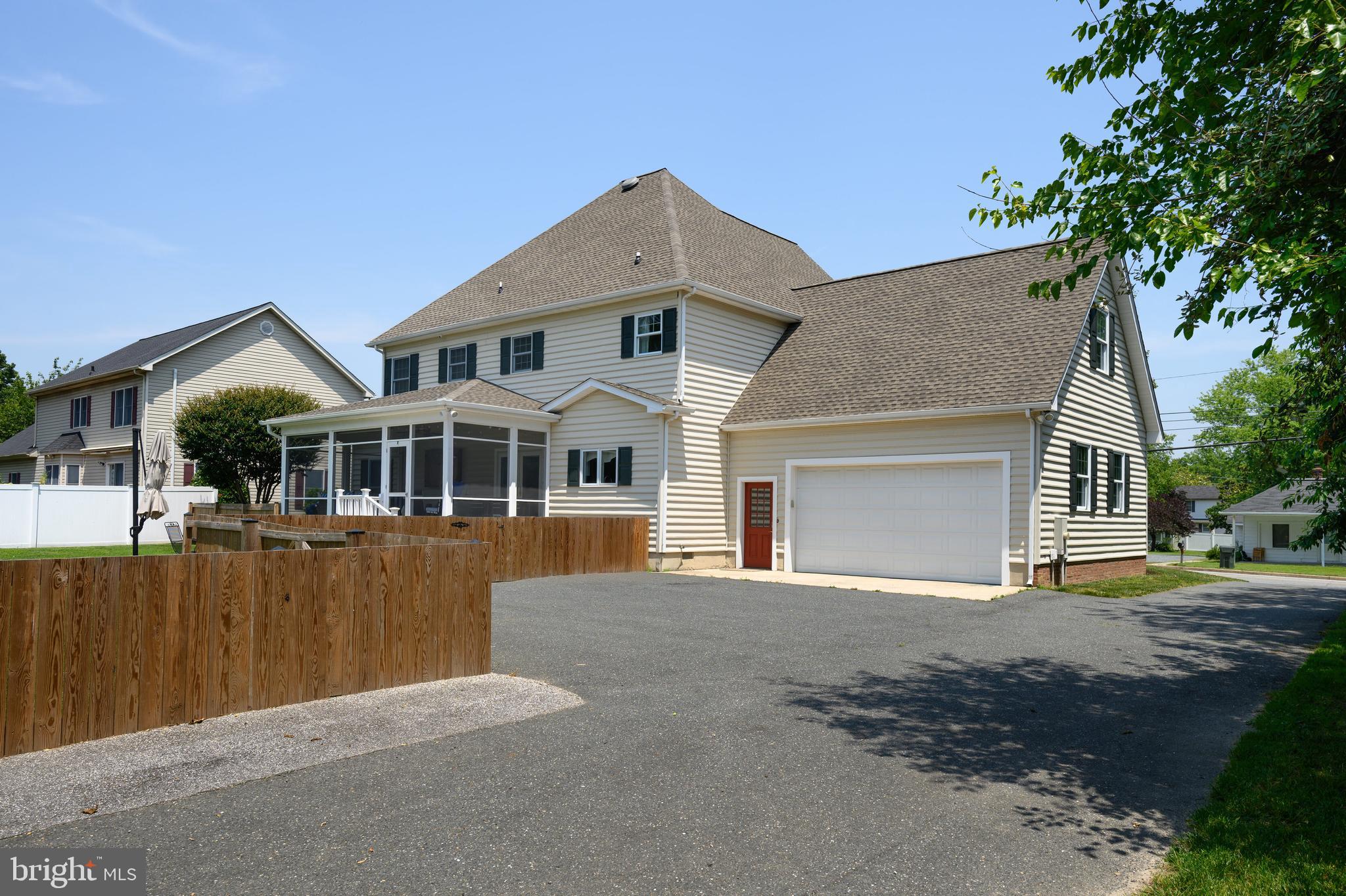 1009 S Washington St