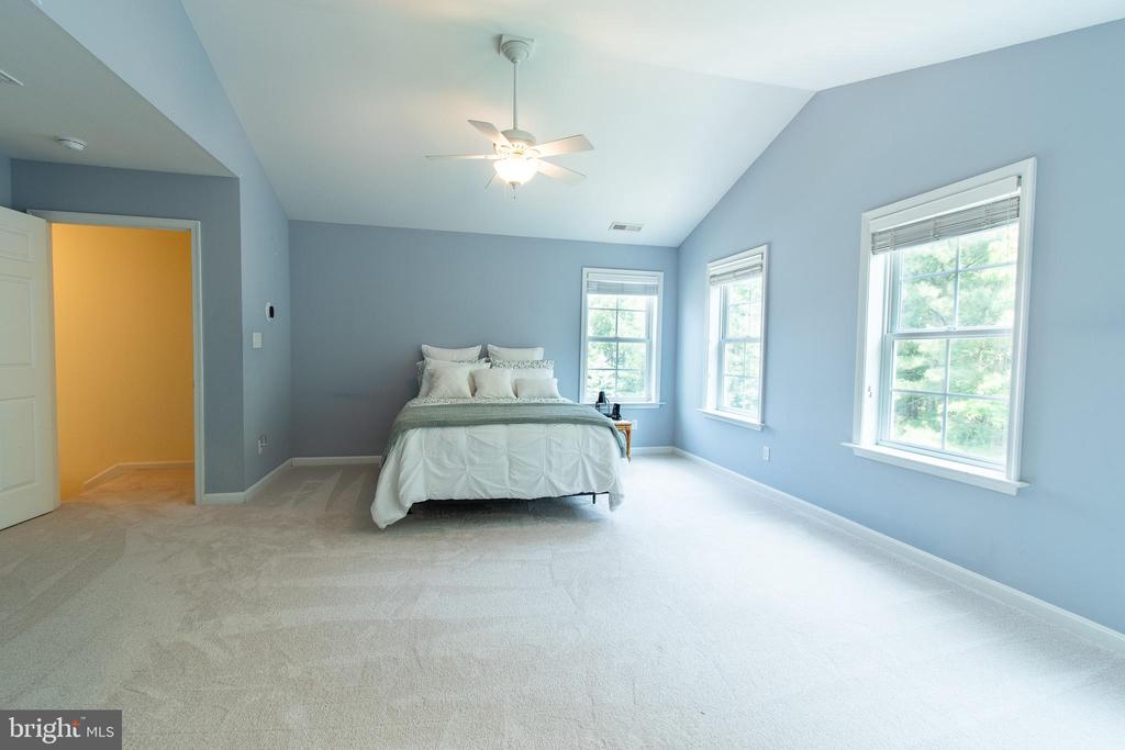 24989 Back Creek