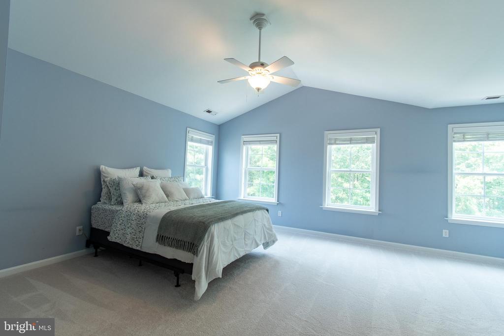 24989 Back Creek