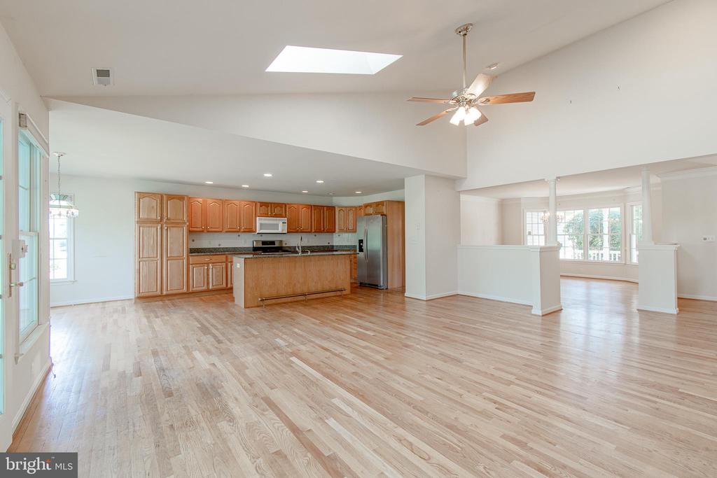 9560 Martingham Cir
