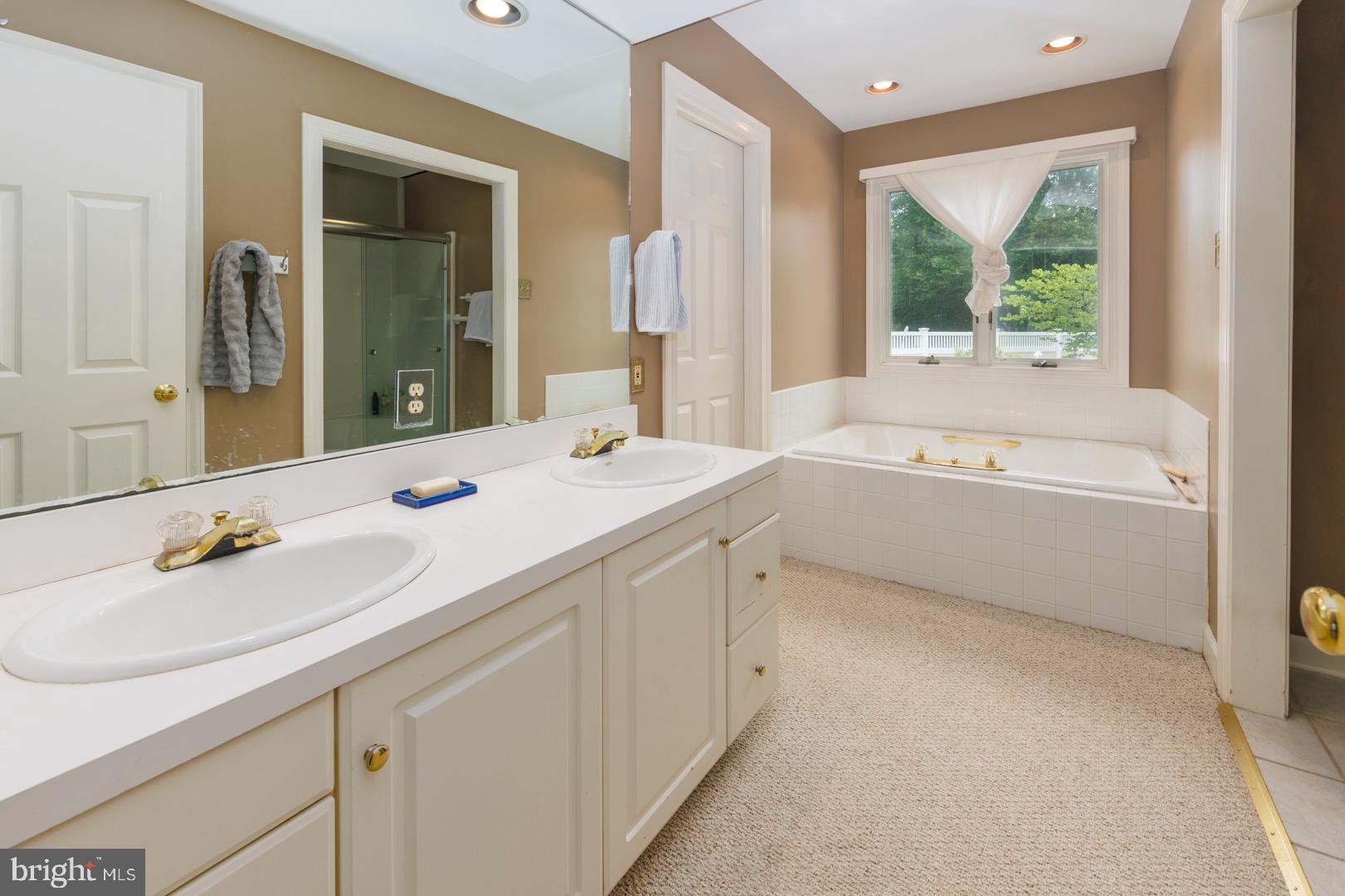 34 Londonderry Dr