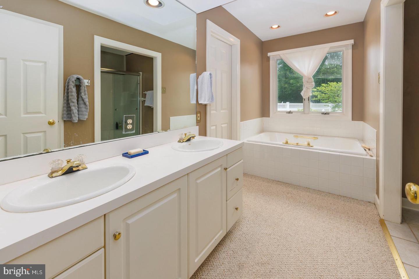 34 Londonderry Dr