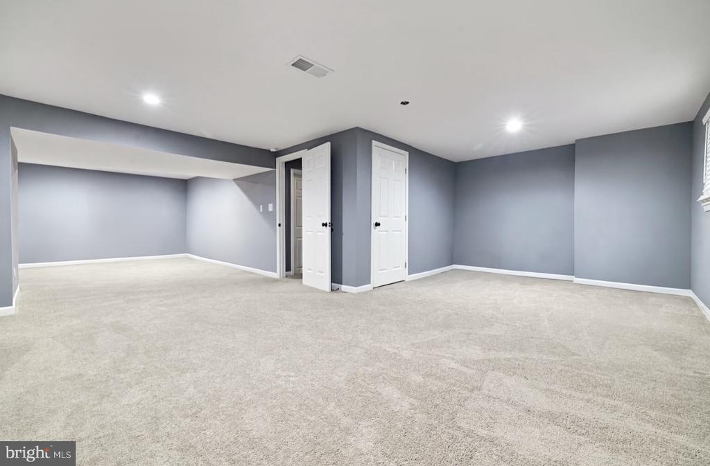 7287 Shirley Dr