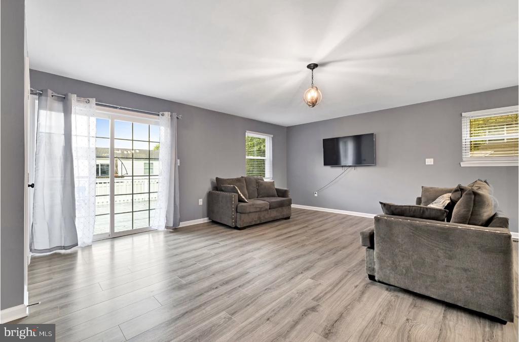 7287 Shirley Dr