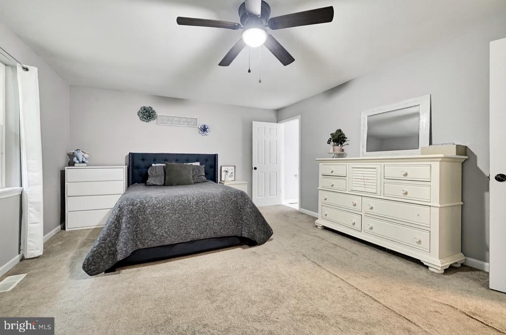 7287 Shirley Dr