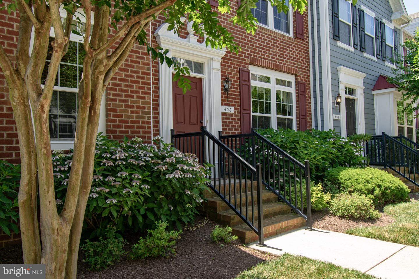 300 Dixon St #406